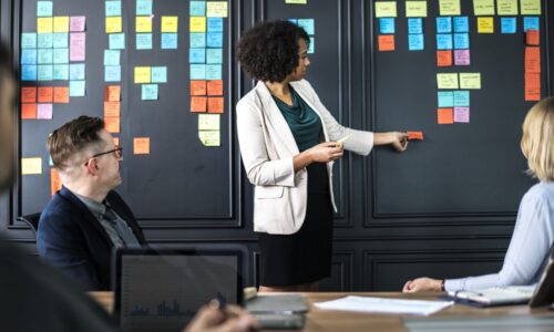 Wady i zalety marketingu internetowego i tradycyjnego Porównanie - marketing internetowy i tradycyjny