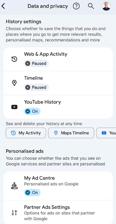 Podobnie jak na desktopie, możesz tu wyłączyć historię (aktywności, lokalizacji, YouTube) i personalizację reklam.