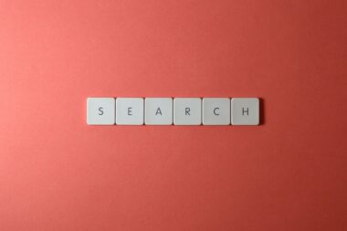Gdzie sprawdzić liczbę wyszukiwań fraz w SEO?
